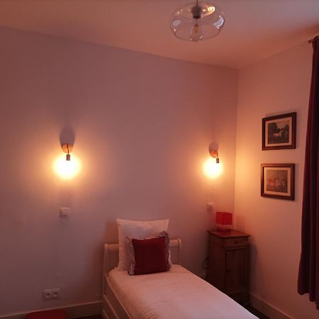 Le Relais Des Roses- Chambres D'Hotes Vatan Bagian luar foto