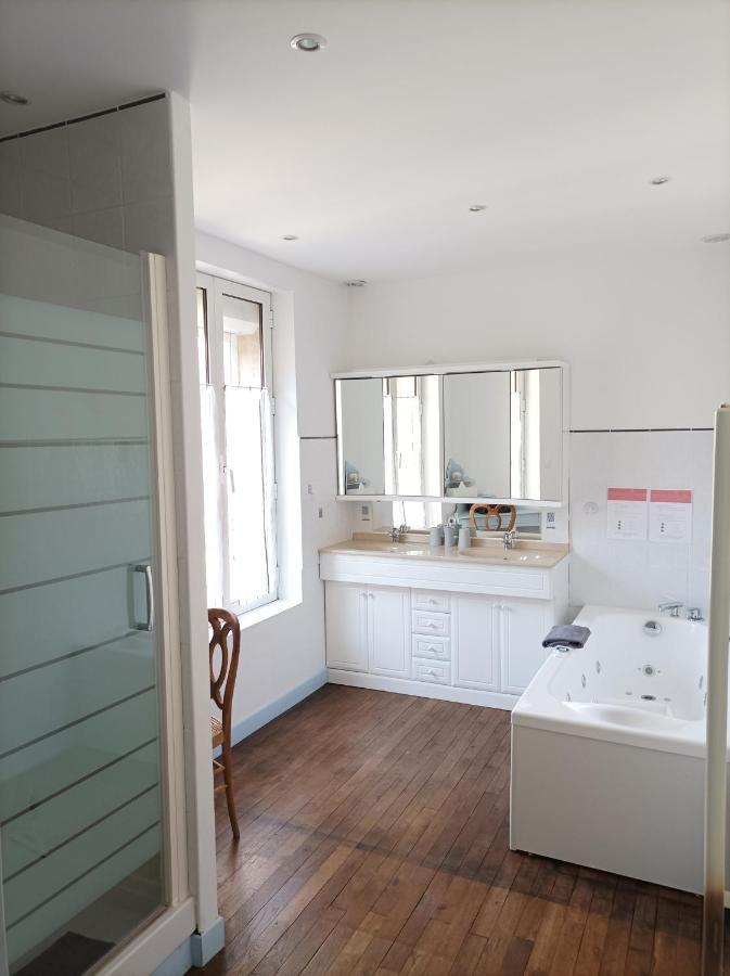 Le Relais Des Roses- Chambres D'Hotes Vatan Bagian luar foto