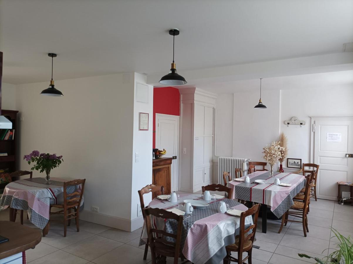 Le Relais Des Roses- Chambres D'Hotes Vatan Bagian luar foto
