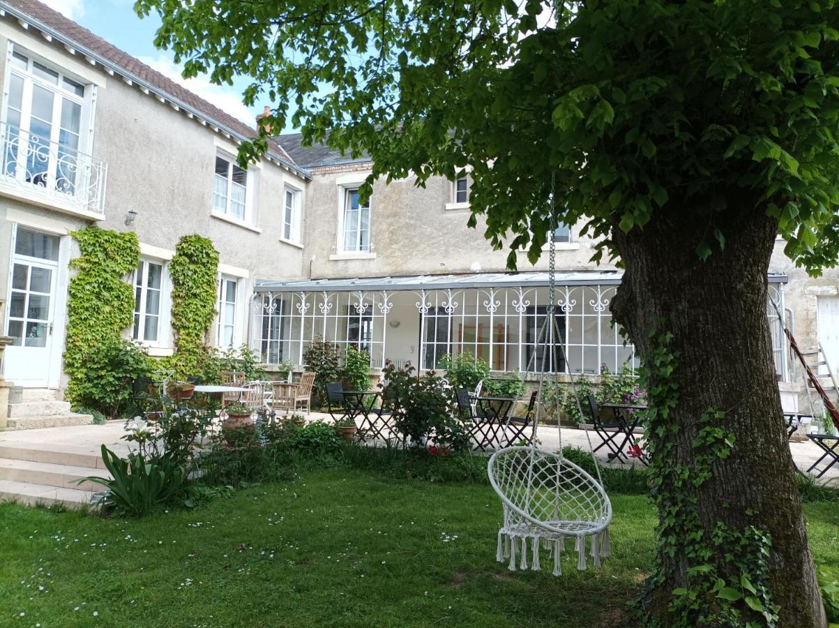 Le Relais Des Roses- Chambres D'Hotes Vatan Bagian luar foto