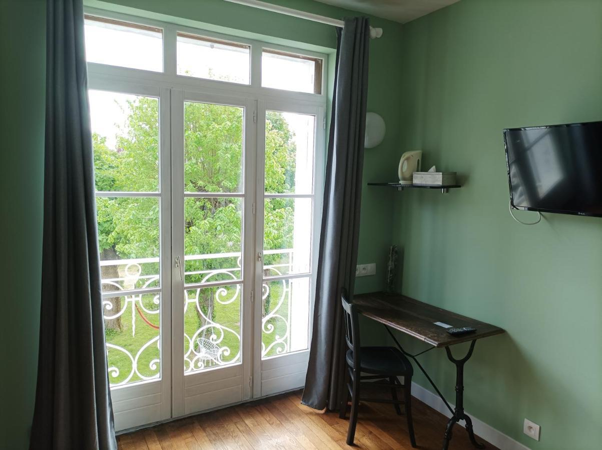 Le Relais Des Roses- Chambres D'Hotes Vatan Bagian luar foto