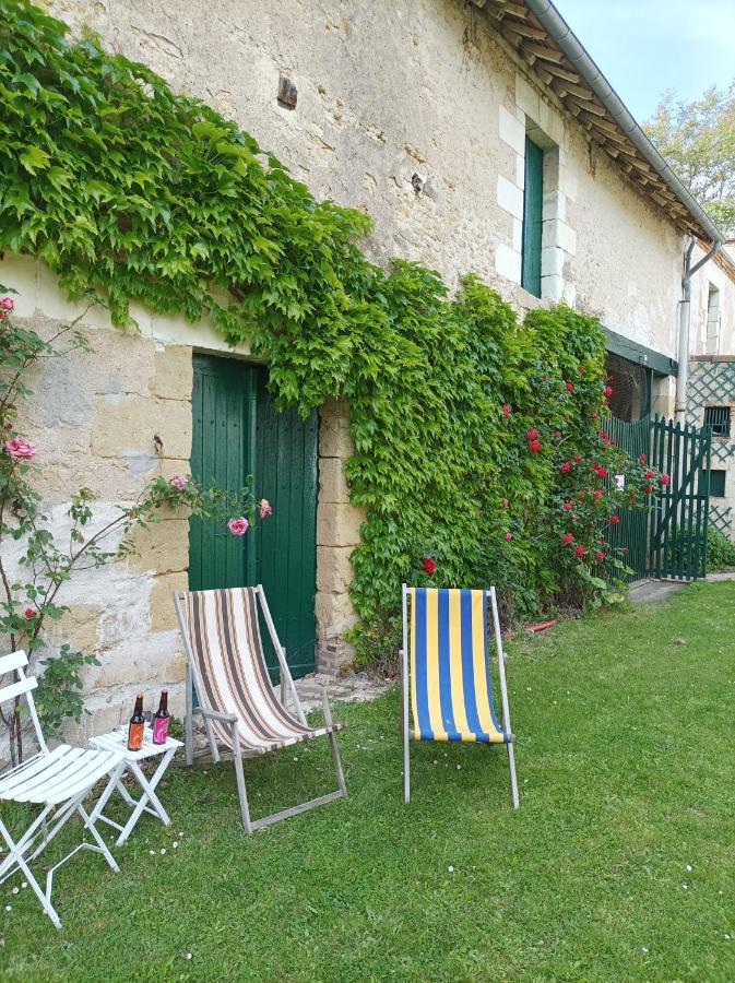 Le Relais Des Roses- Chambres D'Hotes Vatan Bagian luar foto
