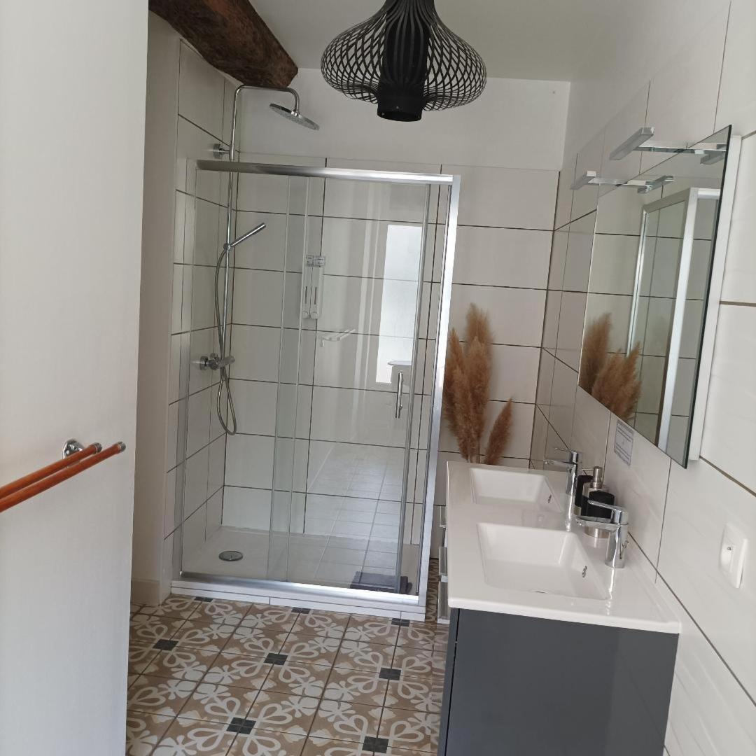 Le Relais Des Roses- Chambres D'Hotes Vatan Bagian luar foto