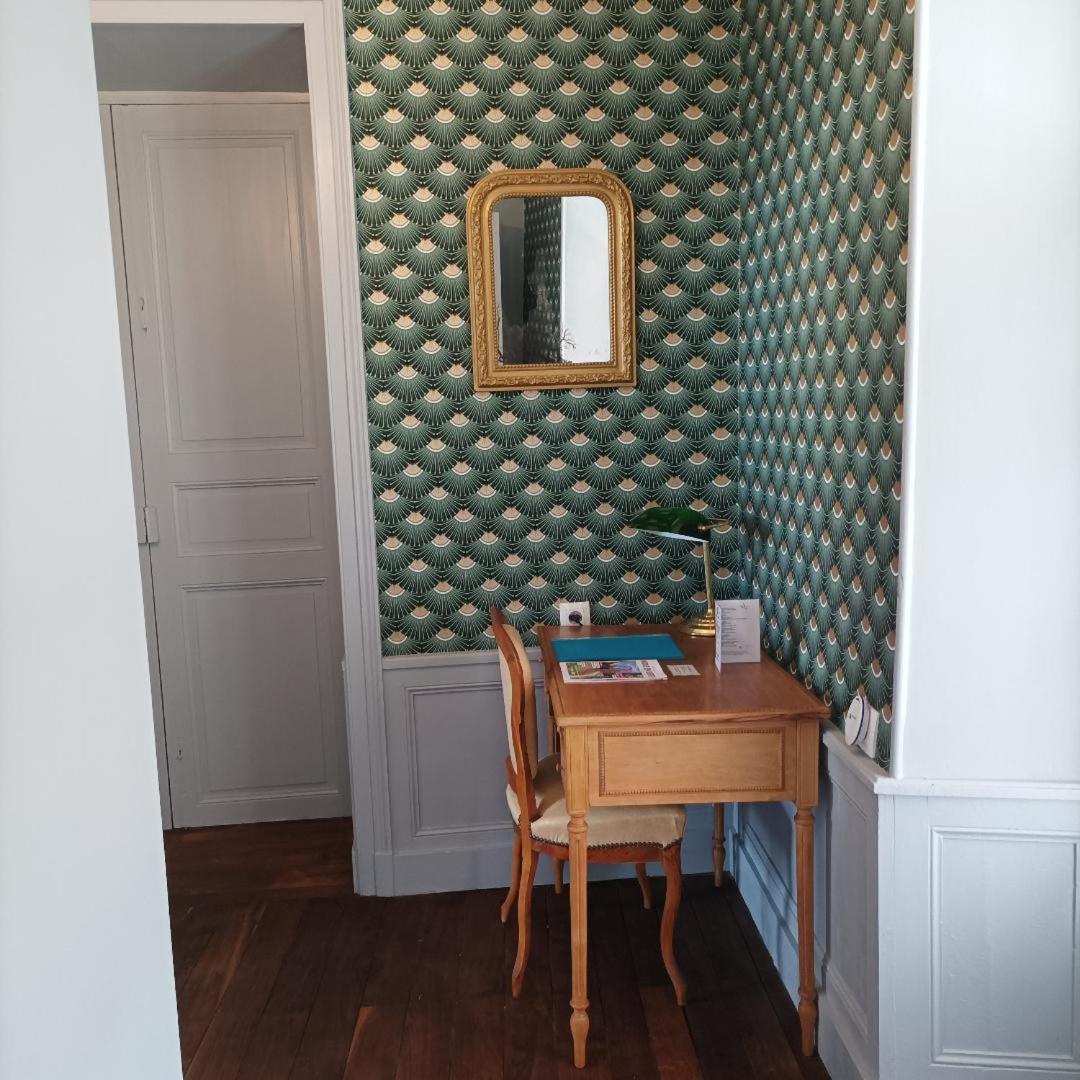 Le Relais Des Roses- Chambres D'Hotes Vatan Bagian luar foto